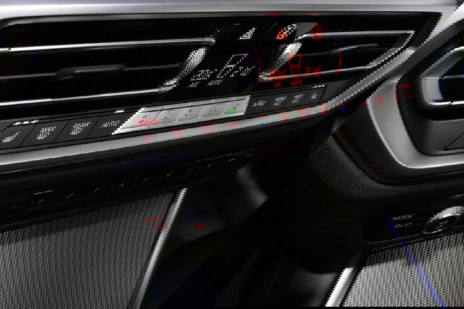 BMW 3 Serie Touring 330e xDrive M Sport / M340i Diffuser / Black Diamond M Grill / M340i M Sport bumper pakket / Schuif-/kanteldak / Elektr. verstelbare voorstoelen (links met memory) / Stoelverwarming / Apple Carplay - Android Auto / Achteruitrijcamera / Trekhaak (z