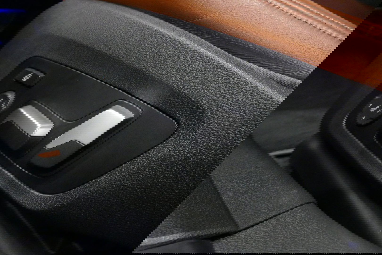 BMW 3 Serie Touring 330e xDrive M Sport / M340i Diffuser / Black Diamond M Grill / M340i M Sport bumper pakket / Schuif-/kanteldak / Elektr. verstelbare voorstoelen (links met memory) / Stoelverwarming / Apple Carplay - Android Auto / Achteruitrijcamera / Trekhaak (z