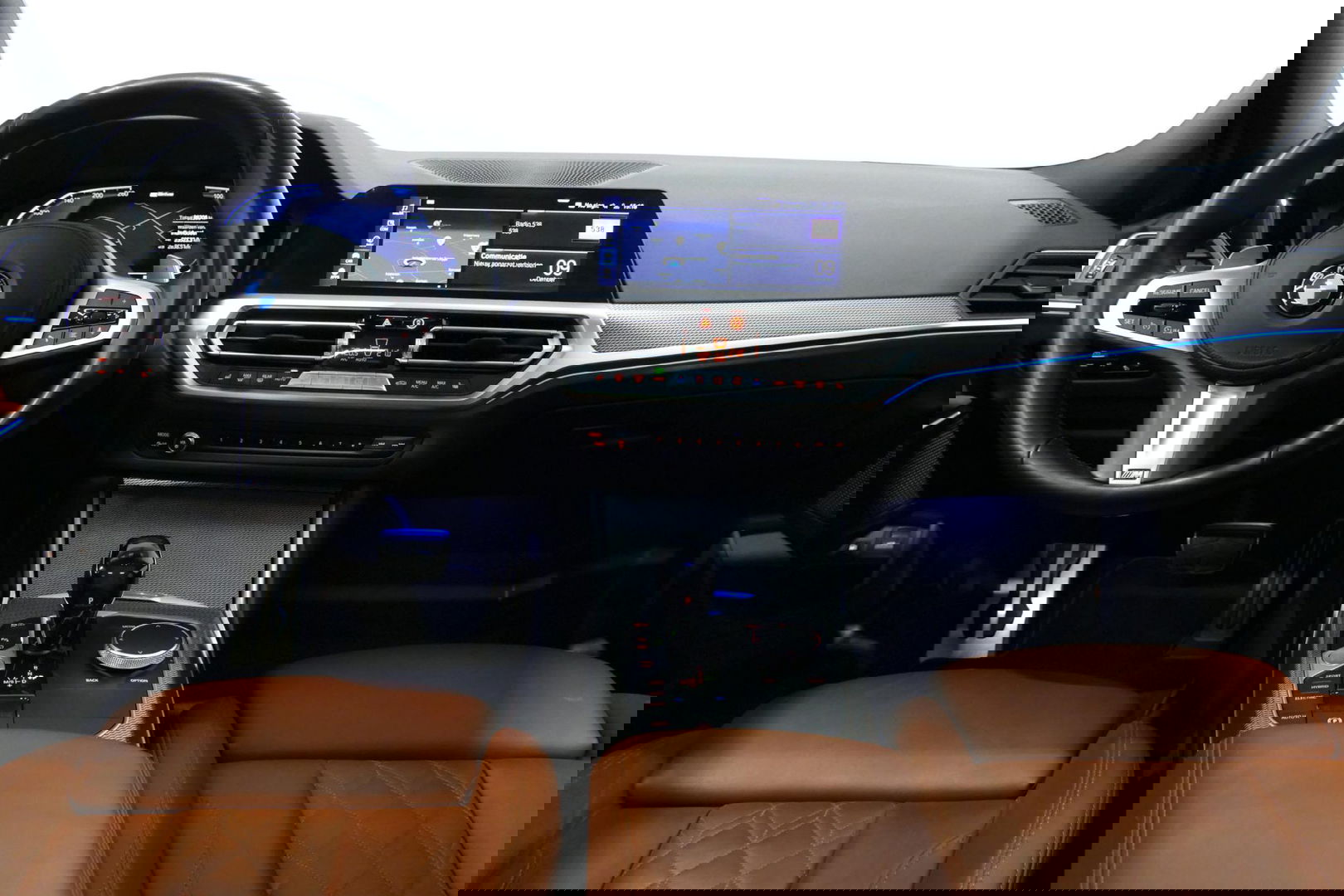 BMW 3 Serie Touring 330e xDrive M Sport / M340i Diffuser / Black Diamond M Grill / M340i M Sport bumper pakket / Schuif-/kanteldak / Elektr. verstelbare voorstoelen (links met memory) / Stoelverwarming / Apple Carplay - Android Auto / Achteruitrijcamera / Trekhaak (z