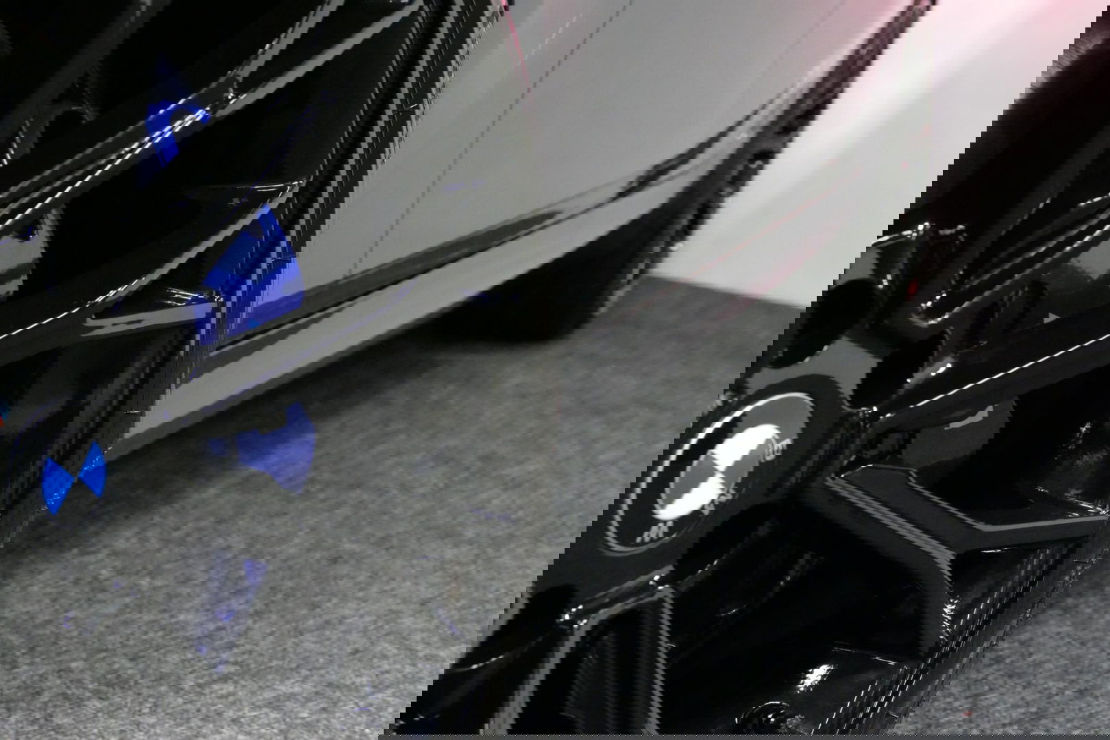 BMW 3 Serie Touring 330e xDrive M Sport / M340i Diffuser / Black Diamond M Grill / M340i M Sport bumper pakket / Schuif-/kanteldak / Elektr. verstelbare voorstoelen (links met memory) / Stoelverwarming / Apple Carplay - Android Auto / Achteruitrijcamera / Trekhaak (z