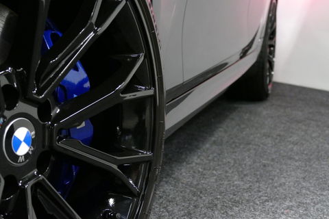 BMW 3 Serie Touring 330e xDrive M Sport / M340i Diffuser / Black Diamond M Grill / M340i M Sport bumper pakket / Schuif-/kanteldak / Elektr. verstelbare voorstoelen (links met memory) / Stoelverwarming / Apple Carplay - Android Auto / Achteruitrijcamera / Trekhaak (z