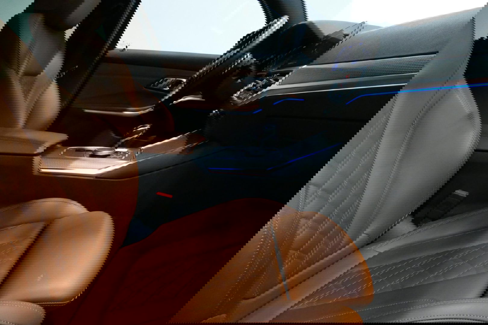 BMW 3 Serie Touring 330e xDrive M Sport / M340i Diffuser / Black Diamond M Grill / M340i M Sport bumper pakket / Schuif-/kanteldak / Elektr. verstelbare voorstoelen (links met memory) / Stoelverwarming / Apple Carplay - Android Auto / Achteruitrijcamera / Trekhaak (z