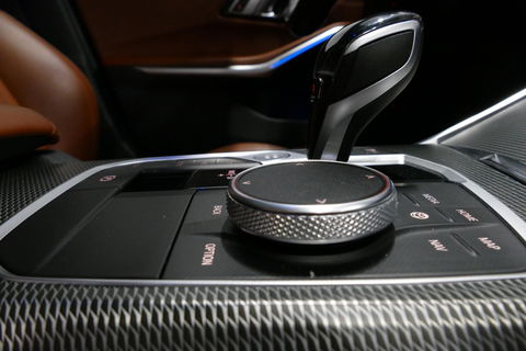 BMW 3 Serie Touring 330e xDrive M Sport / M340i Diffuser / Black Diamond M Grill / M340i M Sport bumper pakket / Schuif-/kanteldak / Elektr. verstelbare voorstoelen (links met memory) / Stoelverwarming / Apple Carplay - Android Auto / Achteruitrijcamera / Trekhaak (z