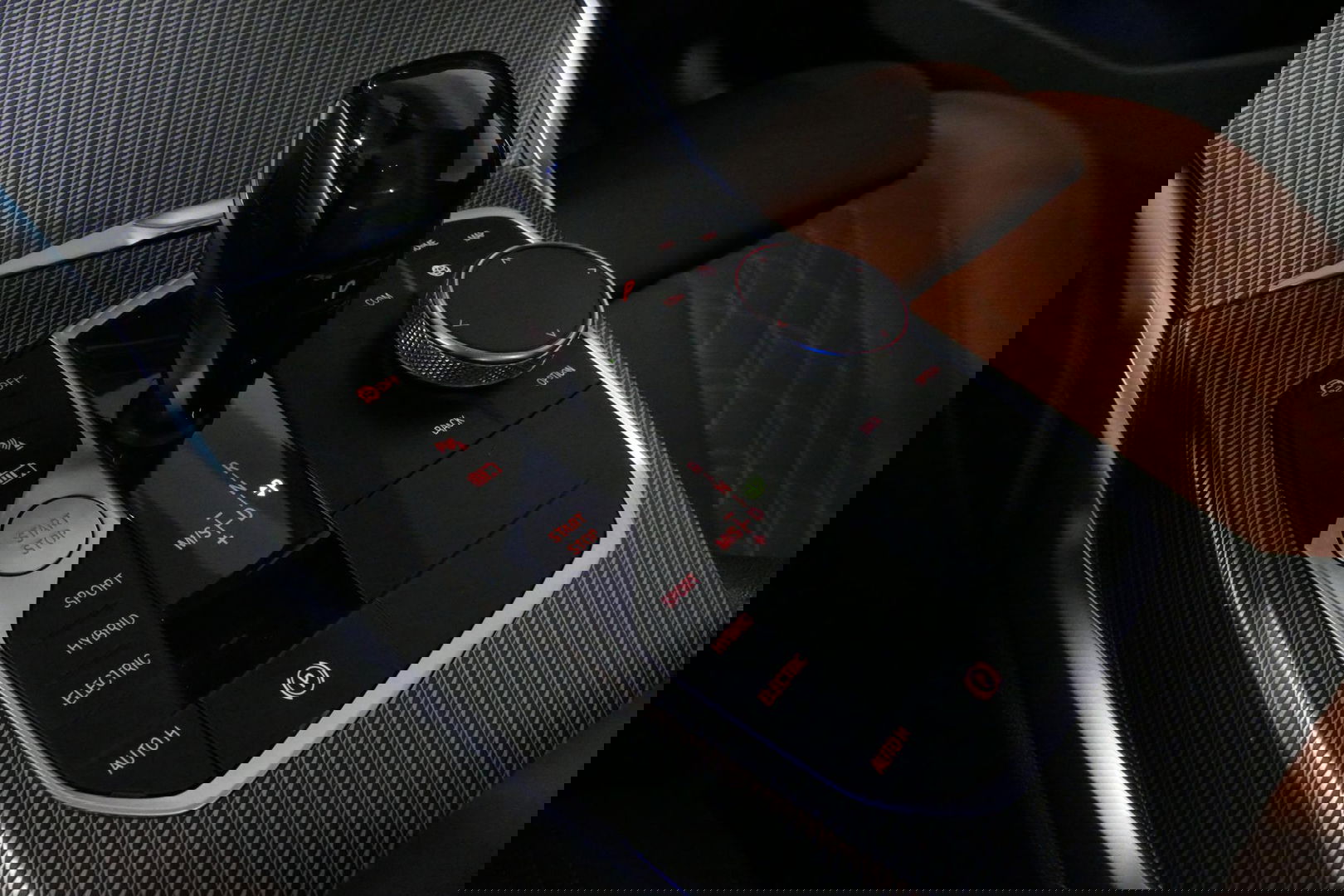 BMW 3 Serie Touring 330e xDrive M Sport / M340i Diffuser / Black Diamond M Grill / M340i M Sport bumper pakket / Schuif-/kanteldak / Elektr. verstelbare voorstoelen (links met memory) / Stoelverwarming / Apple Carplay - Android Auto / Achteruitrijcamera / Trekhaak (z