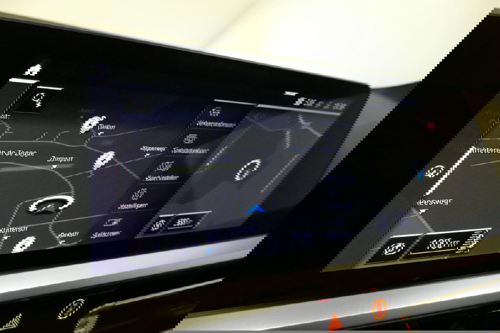 BMW 3 Serie Touring 330e xDrive M Sport / M340i Diffuser / Black Diamond M Grill / M340i M Sport bumper pakket / Schuif-/kanteldak / Elektr. verstelbare voorstoelen (links met memory) / Stoelverwarming / Apple Carplay - Android Auto / Achteruitrijcamera / Trekhaak (z