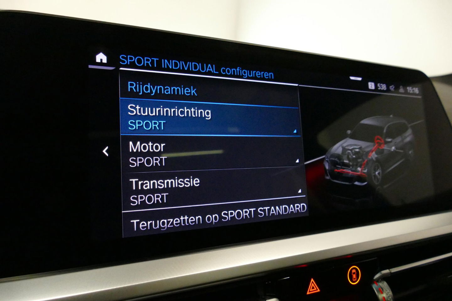 BMW 3 Serie Touring 330e xDrive M Sport / M340i Diffuser / Black Diamond M Grill / M340i M Sport bumper pakket / Schuif-/kanteldak / Elektr. verstelbare voorstoelen (links met memory) / Stoelverwarming / Apple Carplay - Android Auto / Achteruitrijcamera / Trekhaak (z