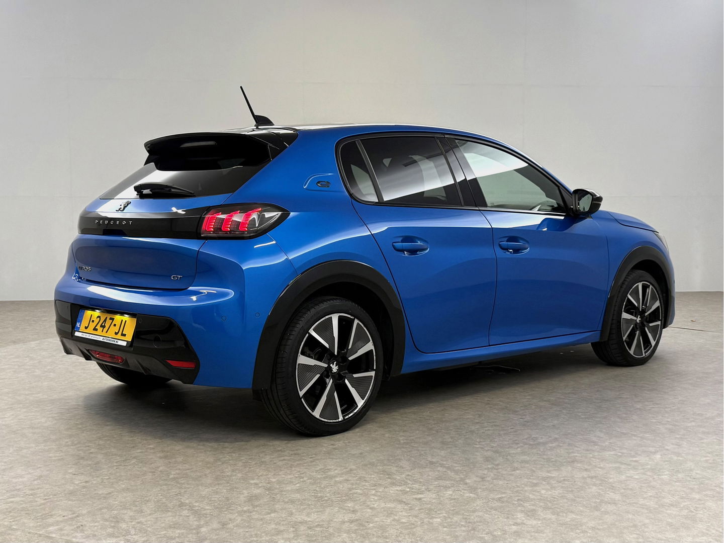 Peugeot 208 EV GT 350 50 kWh | SOH 91% | Snelladen | Pano | 360° | Virtual | Sfeerverl. | Carplay | Stoelverw. | Keyless | NAP