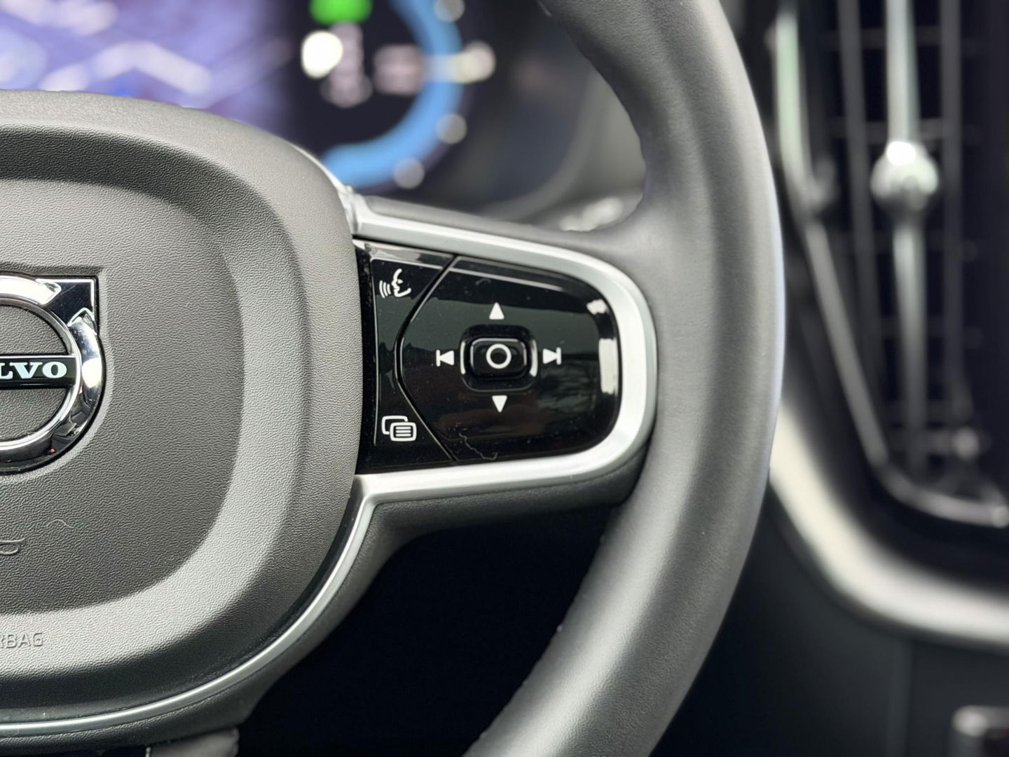 Volvo XC60 2.0 T8 Plug-in hybrid AWD R-Design |Facelift|Pano|Bowers & Wilkins|Stoel Ventilatie|Pilot Assist|Trekhaak