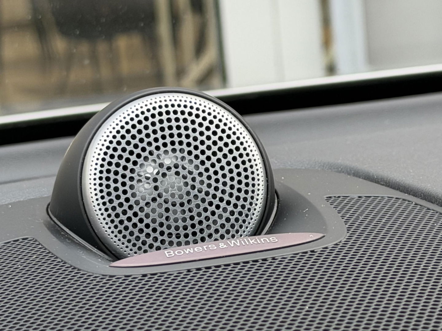 Volvo XC60 2.0 T8 Plug-in hybrid AWD R-Design |Facelift|Pano|Bowers & Wilkins|Stoel Ventilatie|Pilot Assist|Trekhaak