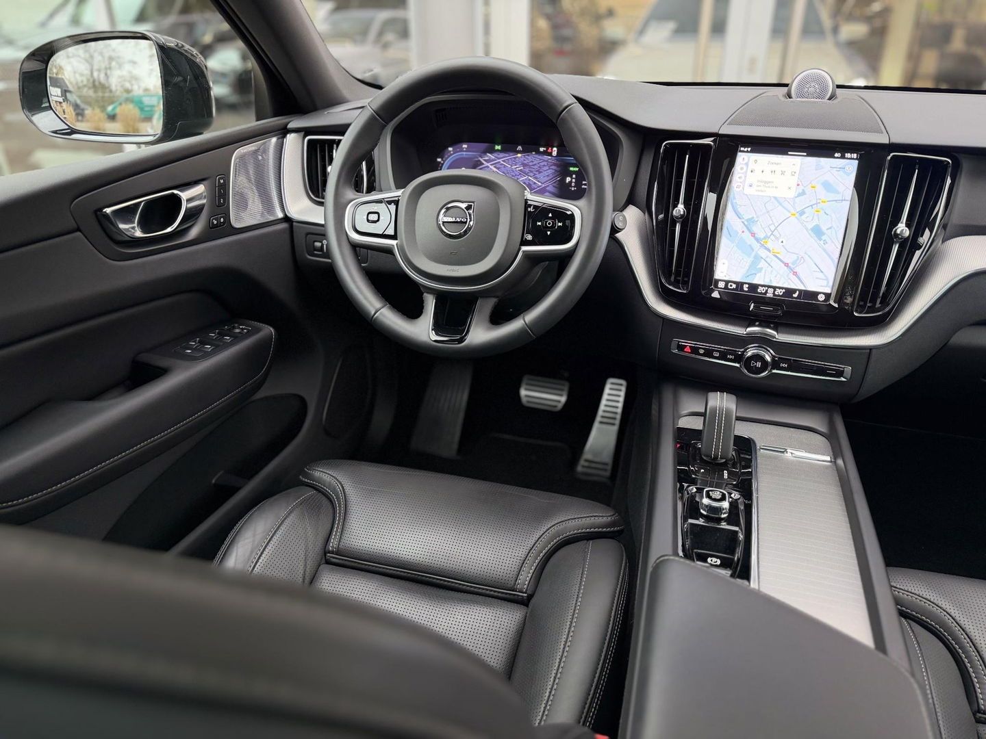 Volvo XC60 2.0 T8 Plug-in hybrid AWD R-Design |Facelift|Pano|Bowers & Wilkins|Stoel Ventilatie|Pilot Assist|Trekhaak