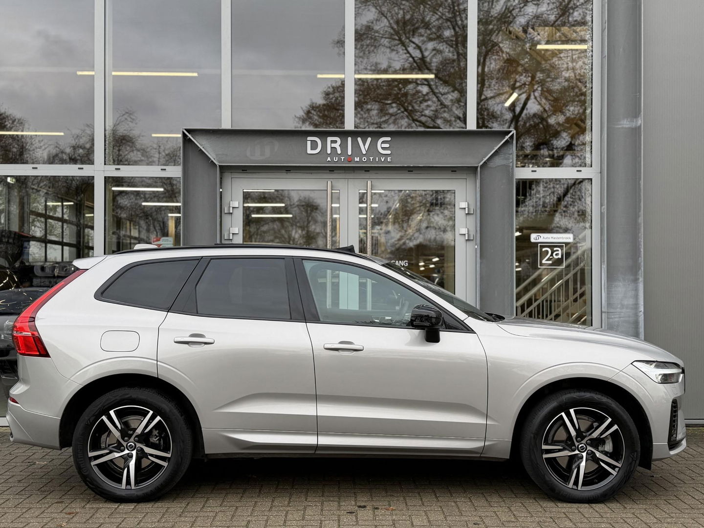 Volvo XC60 2.0 T8 Plug-in hybrid AWD R-Design |Facelift|Pano|Bowers & Wilkins|Stoel Ventilatie|Pilot Assist|Trekhaak