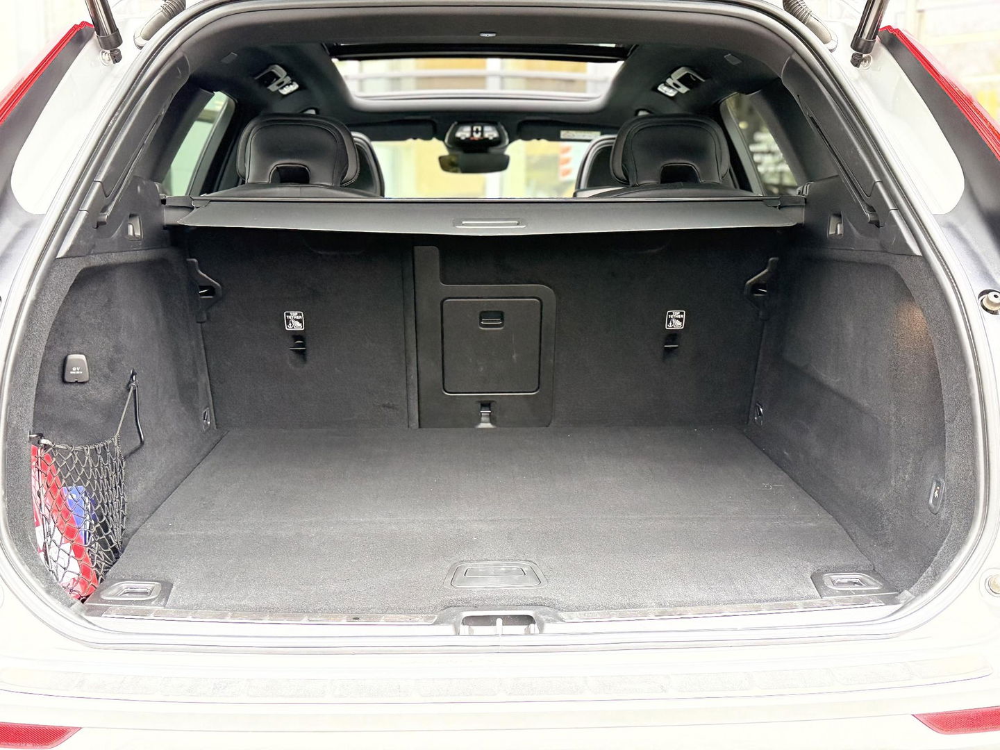 Volvo XC60 2.0 T8 Plug-in hybrid AWD R-Design |Facelift|Pano|Bowers & Wilkins|Stoel Ventilatie|Pilot Assist|Trekhaak