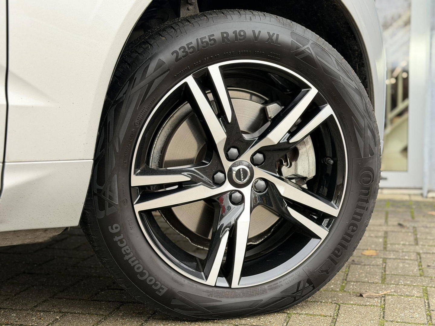 Volvo XC60 2.0 T8 Plug-in hybrid AWD R-Design |Facelift|Pano|Bowers & Wilkins|Stoel Ventilatie|Pilot Assist|Trekhaak