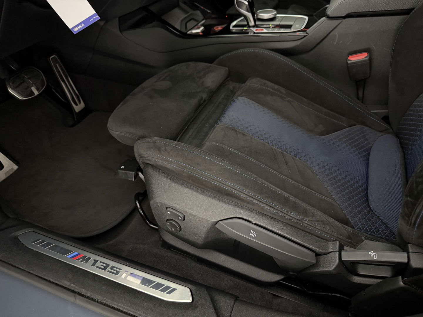 BMW 1-serie M135i xDrive M-Sport | Pano | HuD | Alcantara | Virtual | Sfeer | Stoelverw. | Carplay | Cruise