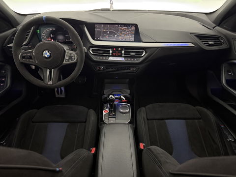 BMW 1-serie M135i xDrive M-Sport | Pano | HuD | Alcantara | Virtual | Sfeer | Stoelverw. | Carplay | Cruise
