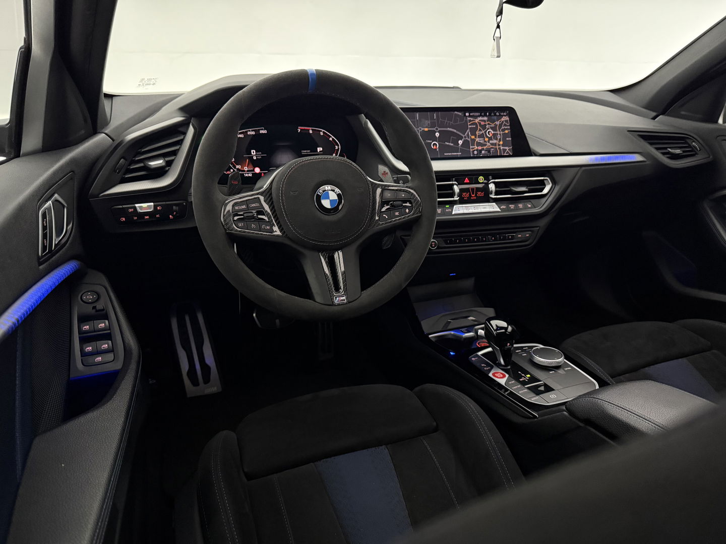 BMW 1-serie M135i xDrive M-Sport | Pano | HuD | Alcantara | Virtual | Sfeer | Stoelverw. | Carplay | Cruise