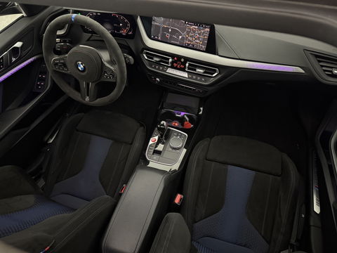 BMW 1-serie M135i xDrive M-Sport | Pano | HuD | Alcantara | Virtual | Sfeer | Stoelverw. | Carplay | Cruise