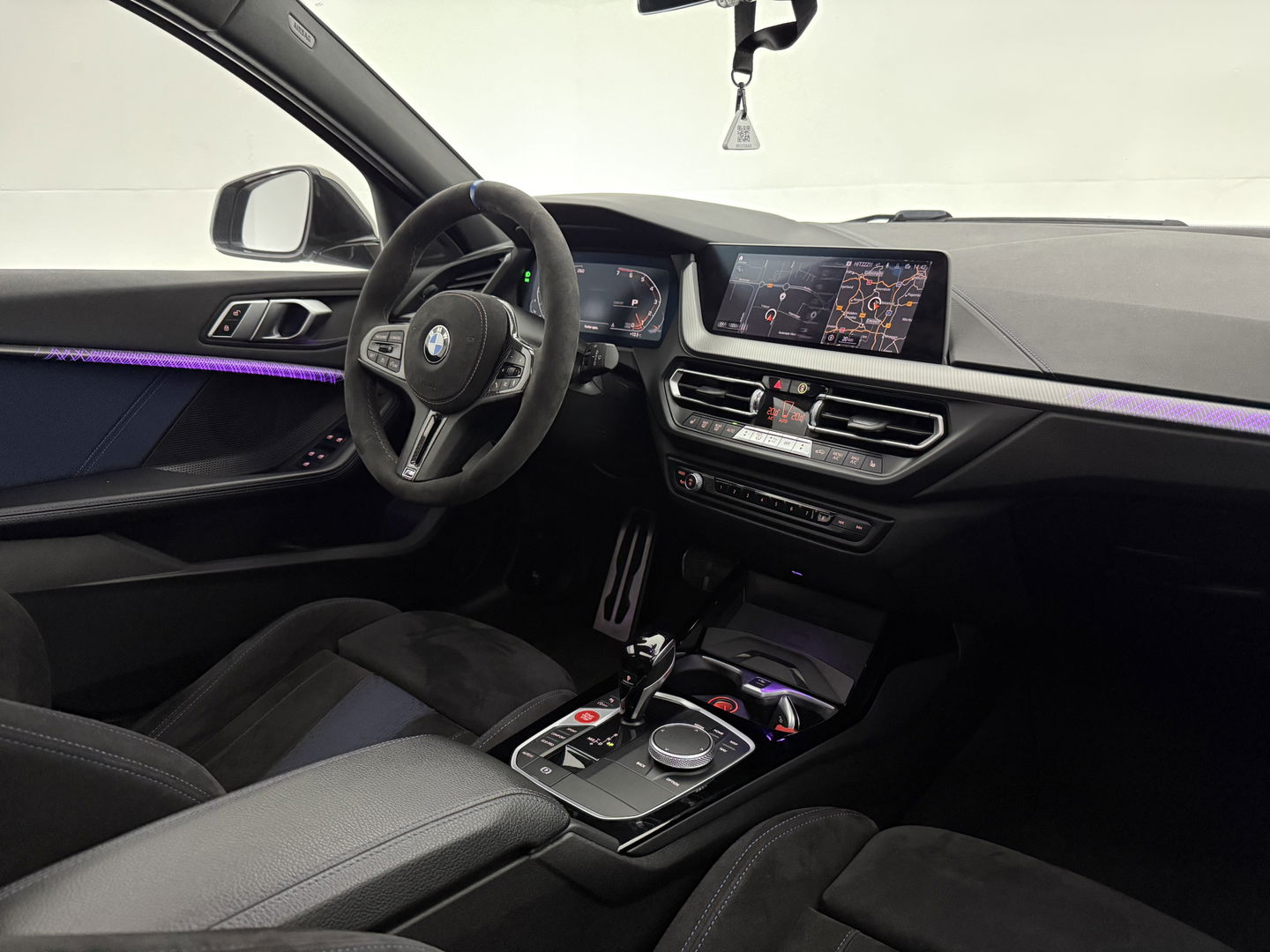 BMW 1-serie M135i xDrive M-Sport | Pano | HuD | Alcantara | Virtual | Sfeer | Stoelverw. | Carplay | Cruise