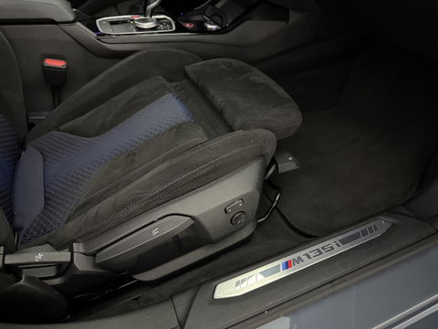 BMW 1-serie M135i xDrive M-Sport | Pano | HuD | Alcantara | Virtual | Sfeer | Stoelverw. | Carplay | Cruise