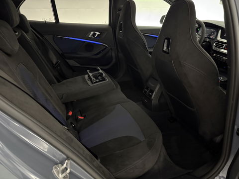 BMW 1-serie M135i xDrive M-Sport | Pano | HuD | Alcantara | Virtual | Sfeer | Stoelverw. | Carplay | Cruise