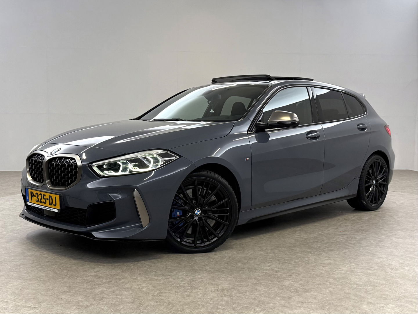 BMW 1-serie M135i xDrive M-Sport | Pano | HuD | Alcantara | Virtual | Sfeer | Stoelverw. | Carplay | Cruise