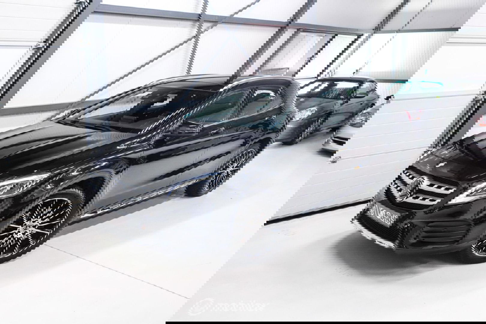 Mercedes-Benz GLA 250 4Matic Premium Plus AMG | Panorama | Adaptive cruise | Camera | All Seasons | Trekhaak | LED | Stoelverwarming | rijklaarpri