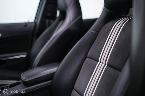 Mercedes-Benz GLA 250 4Matic Premium Plus AMG | Panorama | Adaptive cruise | Camera | All Seasons | Trekhaak | LED | Stoelverwarming | rijklaarpri