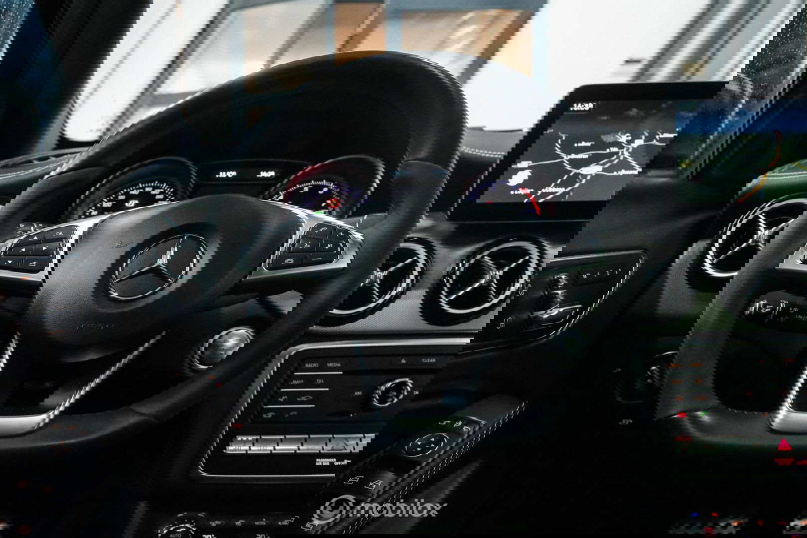 Mercedes-Benz GLA 250 4Matic Premium Plus AMG | Panorama | Adaptive cruise | Camera | All Seasons | Trekhaak | LED | Stoelverwarming | rijklaarpri