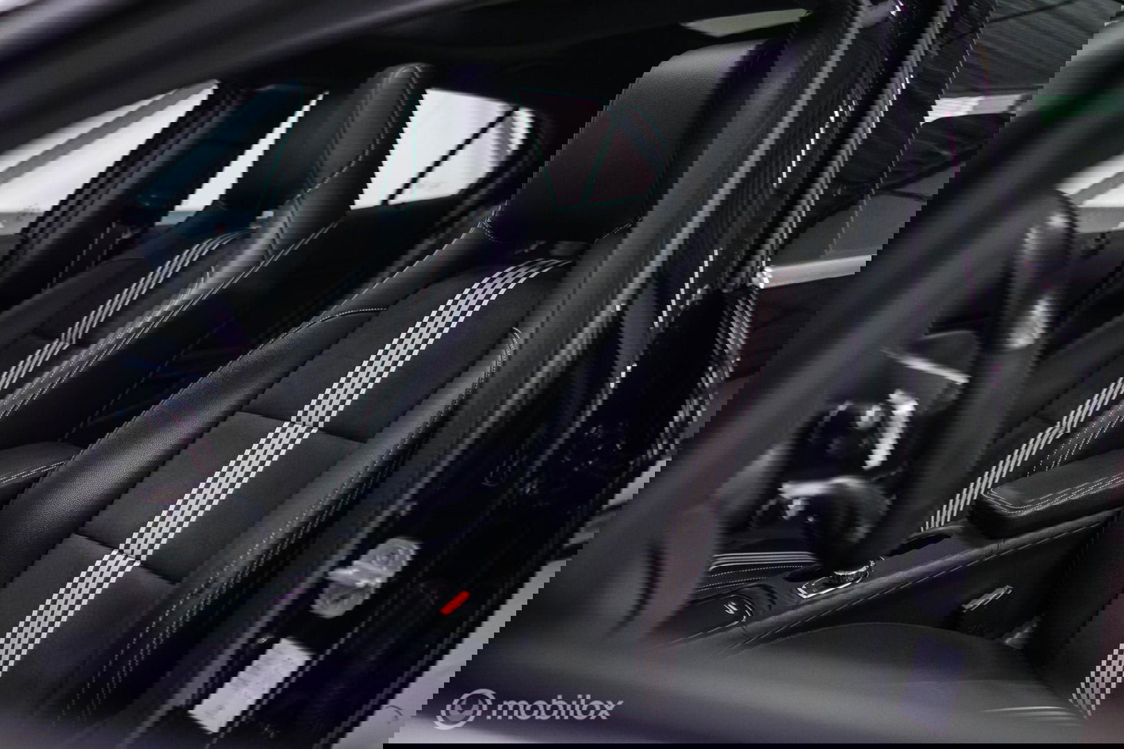 Mercedes-Benz GLA 250 4Matic Premium Plus AMG | Panorama | Adaptive cruise | Camera | All Seasons | Trekhaak | LED | Stoelverwarming | rijklaarpri