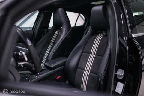 Mercedes-Benz GLA 250 4Matic Premium Plus AMG | Panorama | Adaptive cruise | Camera | All Seasons | Trekhaak | LED | Stoelverwarming | rijklaarpri