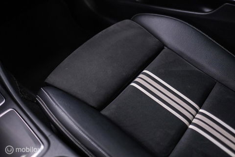 Mercedes-Benz GLA 250 4Matic Premium Plus AMG | Panorama | Adaptive cruise | Camera | All Seasons | Trekhaak | LED | Stoelverwarming | rijklaarpri