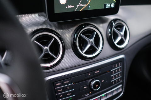 Mercedes-Benz GLA 250 4Matic Premium Plus AMG | Panorama | Adaptive cruise | Camera | All Seasons | Trekhaak | LED | Stoelverwarming | rijklaarpri