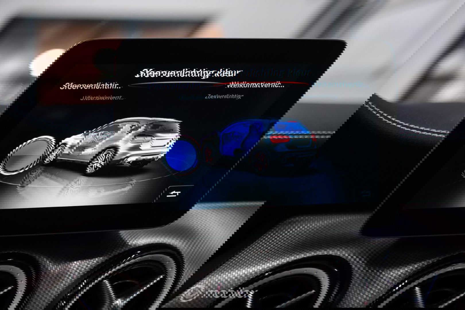 Mercedes-Benz GLA 250 4Matic Premium Plus AMG | Panorama | Adaptive cruise | Camera | All Seasons | Trekhaak | LED | Stoelverwarming | rijklaarpri