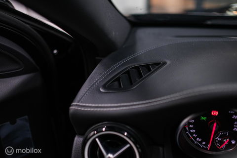 Mercedes-Benz GLA 250 4Matic Premium Plus AMG | Panorama | Adaptive cruise | Camera | All Seasons | Trekhaak | LED | Stoelverwarming | rijklaarpri