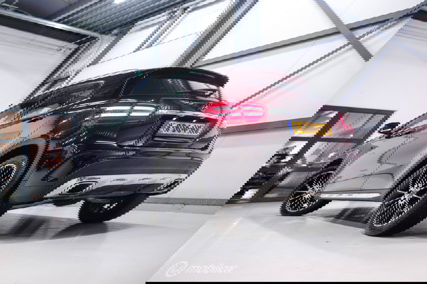 Mercedes-Benz GLA 250 4Matic Premium Plus AMG | Panorama | Adaptive cruise | Camera | All Seasons | Trekhaak | LED | Stoelverwarming | rijklaarpri