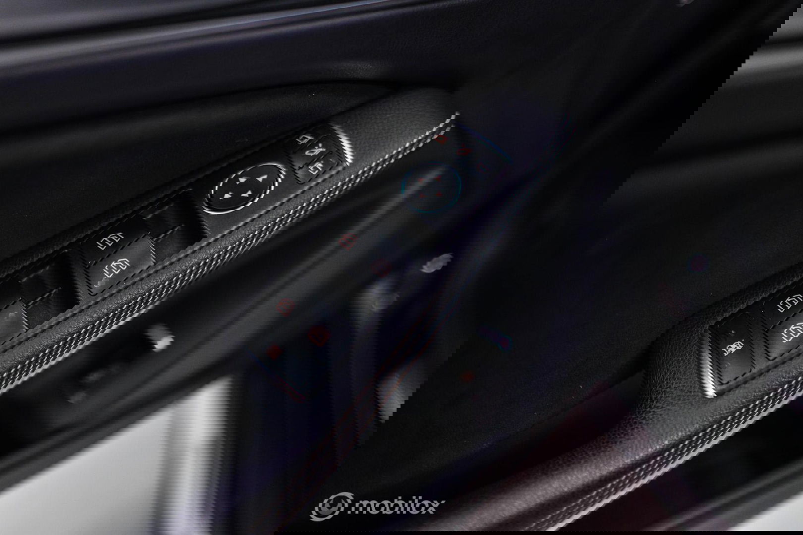 Mercedes-Benz GLA 250 4Matic Premium Plus AMG | Panorama | Adaptive cruise | Camera | All Seasons | Trekhaak | LED | Stoelverwarming | rijklaarpri