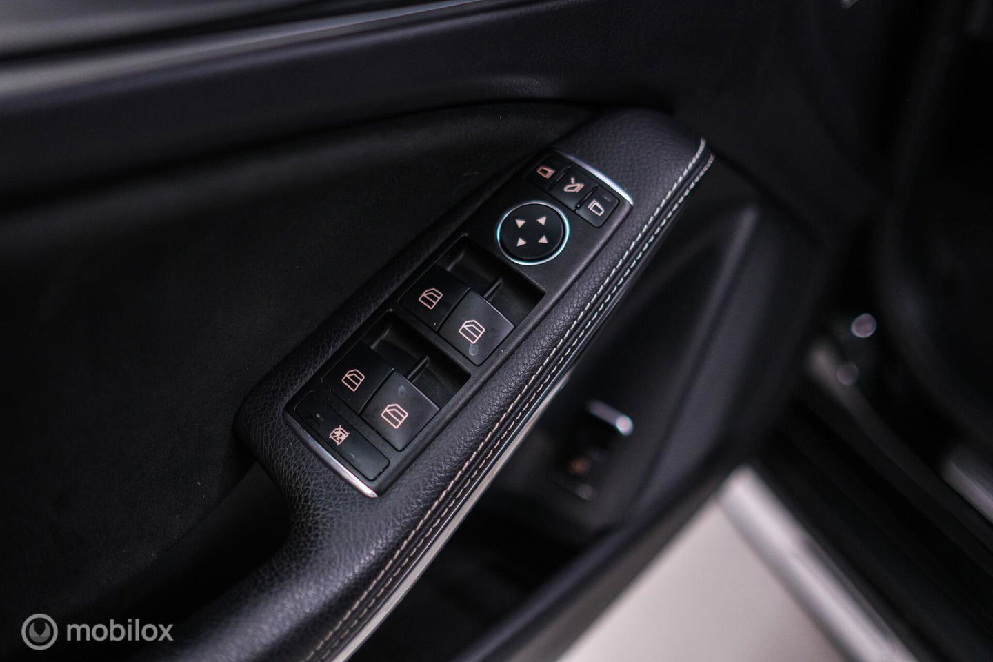 Mercedes-Benz GLA 250 4Matic Premium Plus AMG | Panorama | Adaptive cruise | Camera | All Seasons | Trekhaak | LED | Stoelverwarming | rijklaarpri