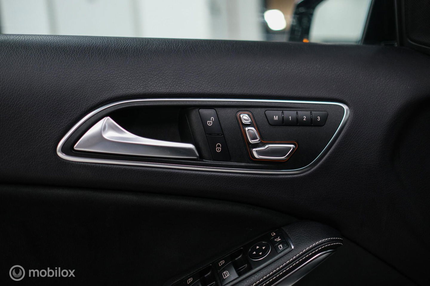 Mercedes-Benz GLA 250 4Matic Premium Plus AMG | Panorama | Adaptive cruise | Camera | All Seasons | Trekhaak | LED | Stoelverwarming | rijklaarpri