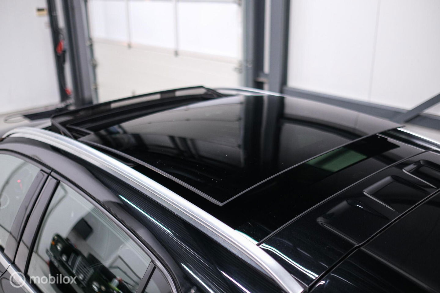 Mercedes-Benz GLA 250 4Matic Premium Plus AMG | Panorama | Adaptive cruise | Camera | All Seasons | Trekhaak | LED | Stoelverwarming | rijklaarpri