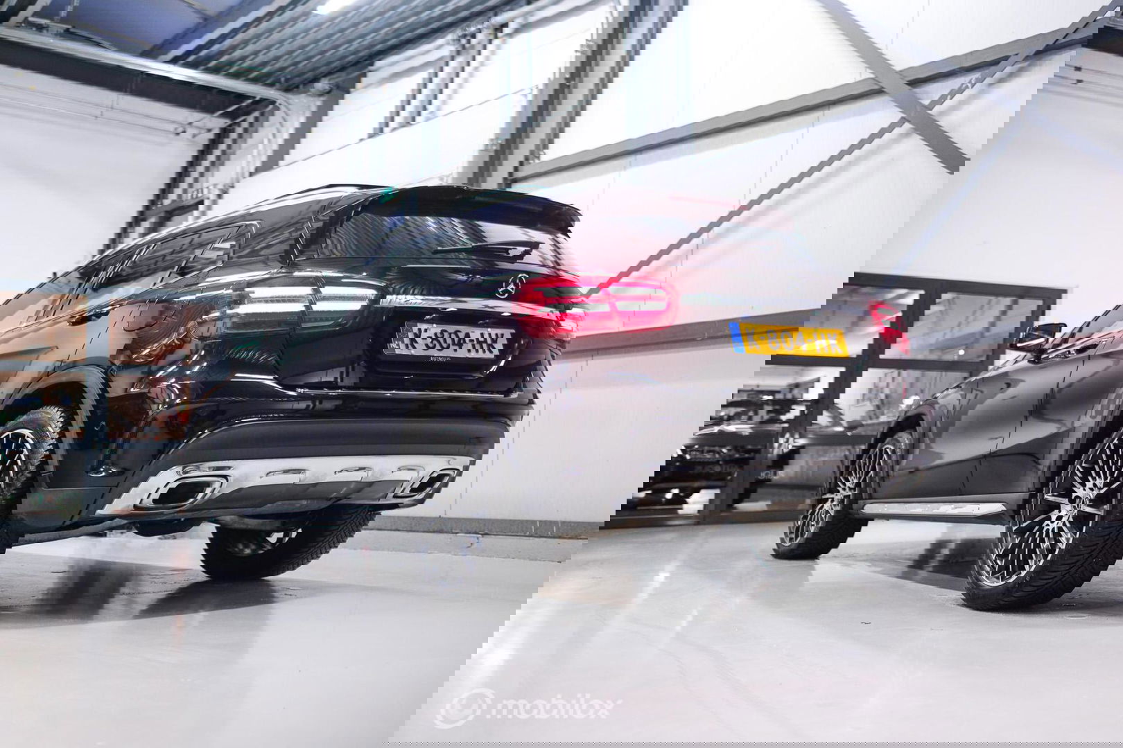 Mercedes-Benz GLA 250 4Matic Premium Plus AMG | Panorama | Adaptive cruise | Camera | All Seasons | Trekhaak | LED | Stoelverwarming | rijklaarpri