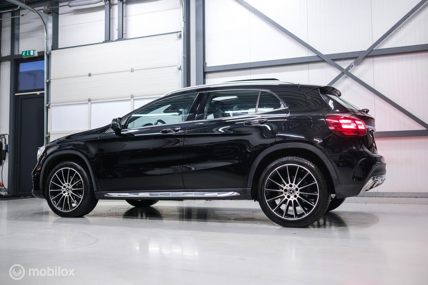 Mercedes-Benz GLA 250 4Matic Premium Plus AMG | Panorama | Adaptive cruise | Camera | All Seasons | Trekhaak | LED | Stoelverwarming | rijklaarpri