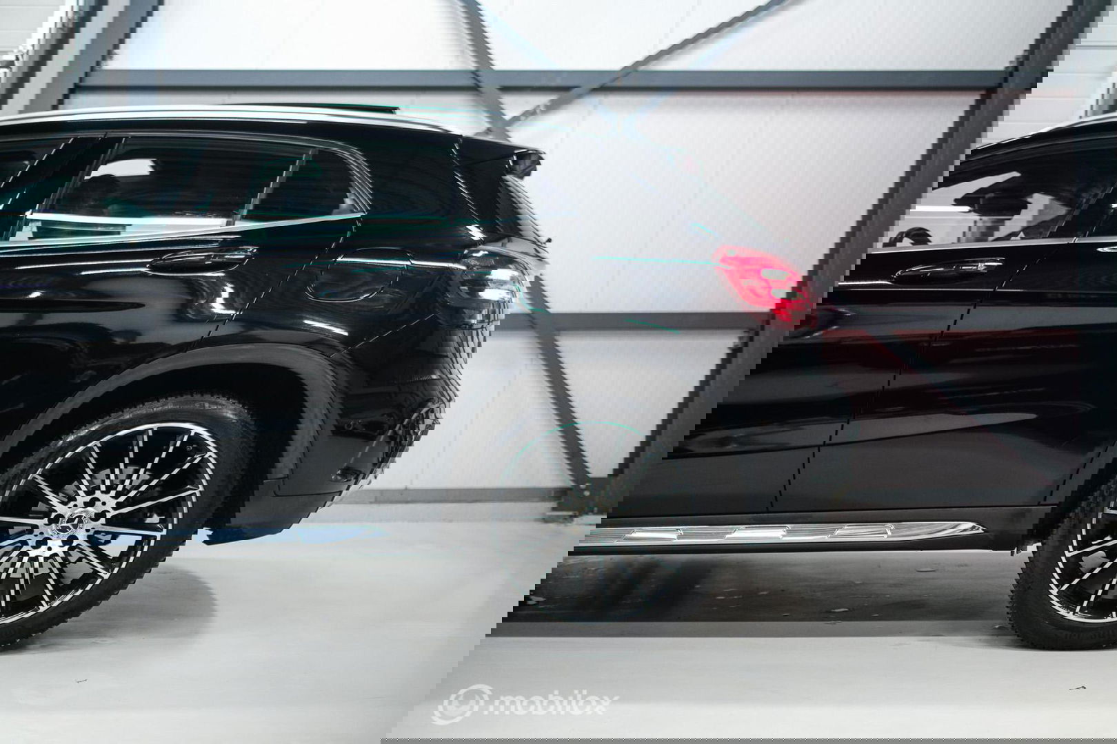 Mercedes-Benz GLA 250 4Matic Premium Plus AMG | Panorama | Adaptive cruise | Camera | All Seasons | Trekhaak | LED | Stoelverwarming | rijklaarpri