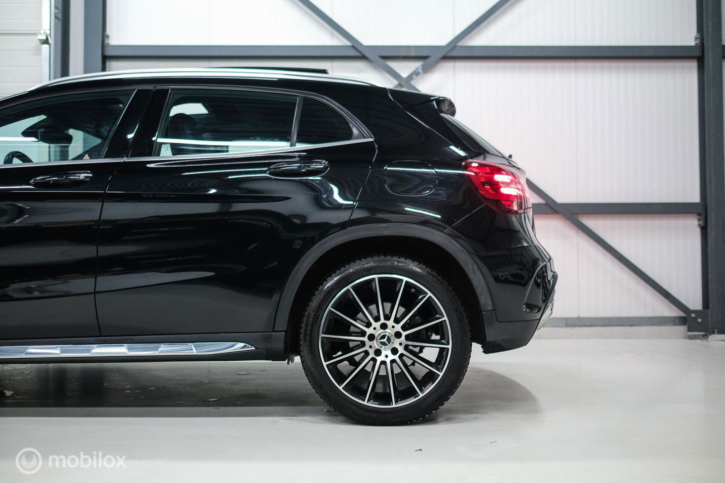 Mercedes-Benz GLA 250 4Matic Premium Plus AMG | Panorama | Adaptive cruise | Camera | All Seasons | Trekhaak | LED | Stoelverwarming | rijklaarpri