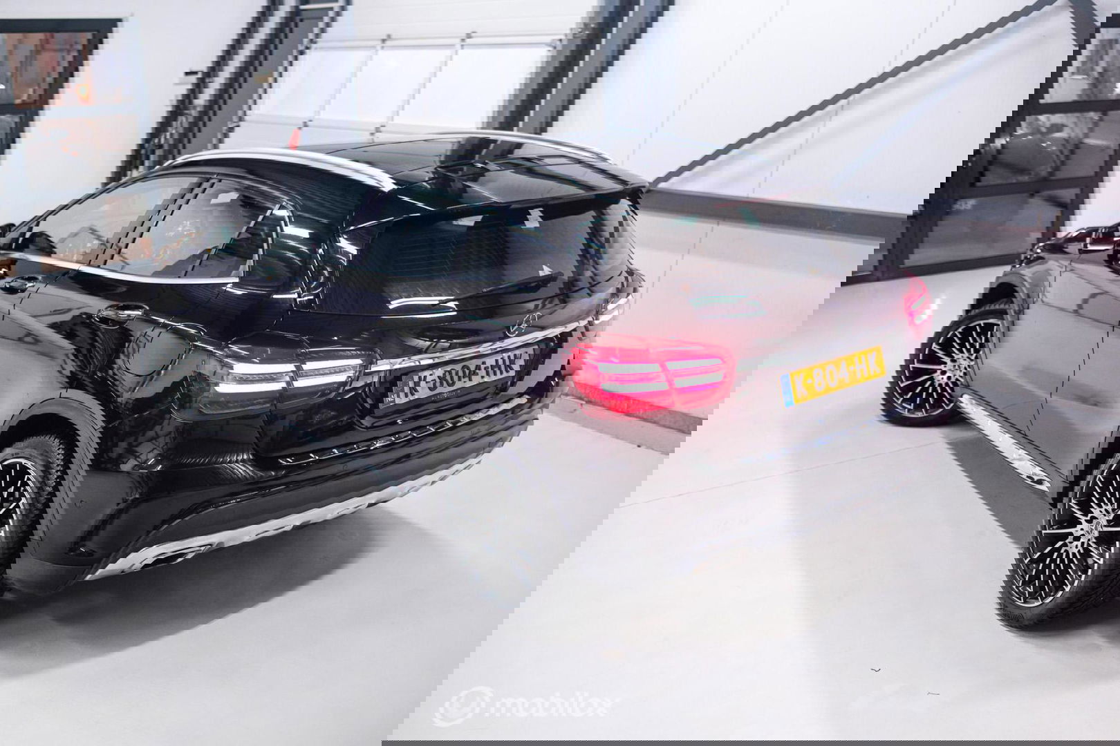 Mercedes-Benz GLA 250 4Matic Premium Plus AMG | Panorama | Adaptive cruise | Camera | All Seasons | Trekhaak | LED | Stoelverwarming | rijklaarpri