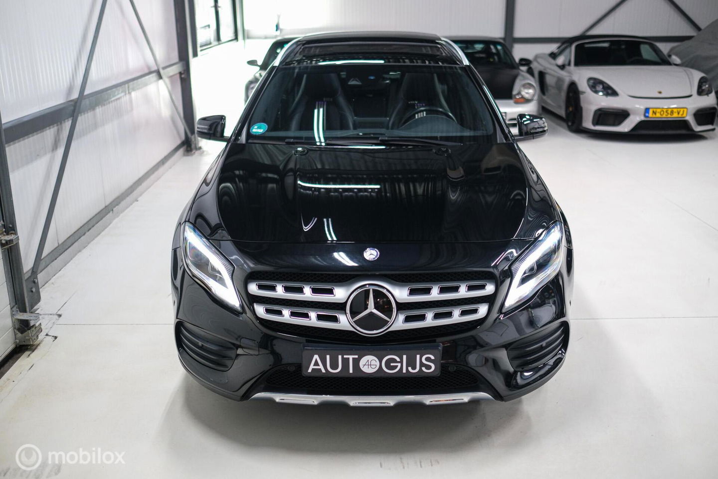 Mercedes-Benz GLA 250 4Matic Premium Plus AMG | Panorama | Adaptive cruise | Camera | All Seasons | Trekhaak | LED | Stoelverwarming | rijklaarpri