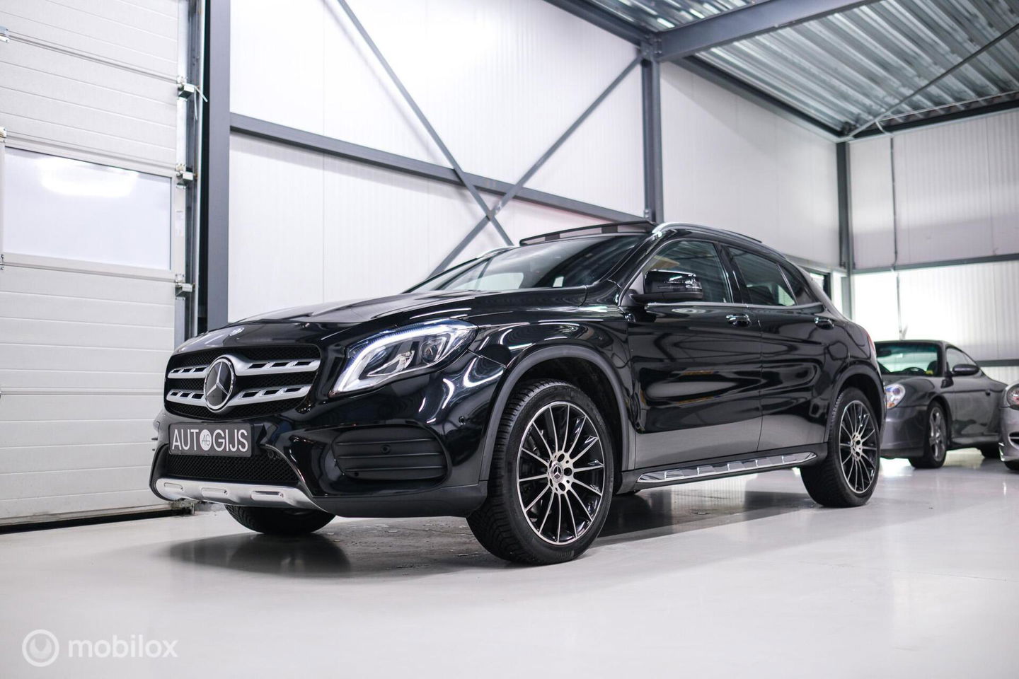 Mercedes-Benz GLA 250 4Matic Premium Plus AMG | Panorama | Adaptive cruise | Camera | All Seasons | Trekhaak | LED | Stoelverwarming | rijklaarpri