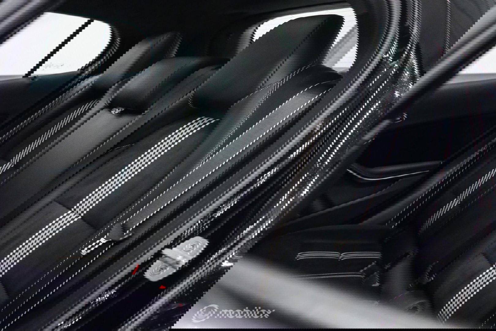 Mercedes-Benz GLA 250 4Matic Premium Plus AMG | Panorama | Adaptive cruise | Camera | All Seasons | Trekhaak | LED | Stoelverwarming | rijklaarpri