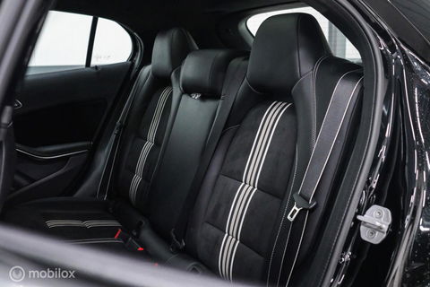 Mercedes-Benz GLA 250 4Matic Premium Plus AMG | Panorama | Adaptive cruise | Camera | All Seasons | Trekhaak | LED | Stoelverwarming | rijklaarpri