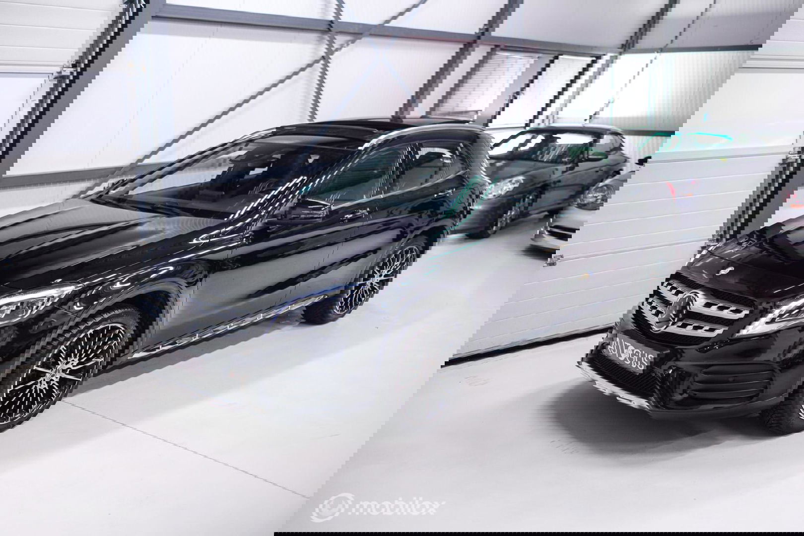 Mercedes-Benz GLA 250 4Matic Premium Plus AMG | Panorama | Adaptive cruise | Camera | All Seasons | Trekhaak | LED | Stoelverwarming | rijklaarpri