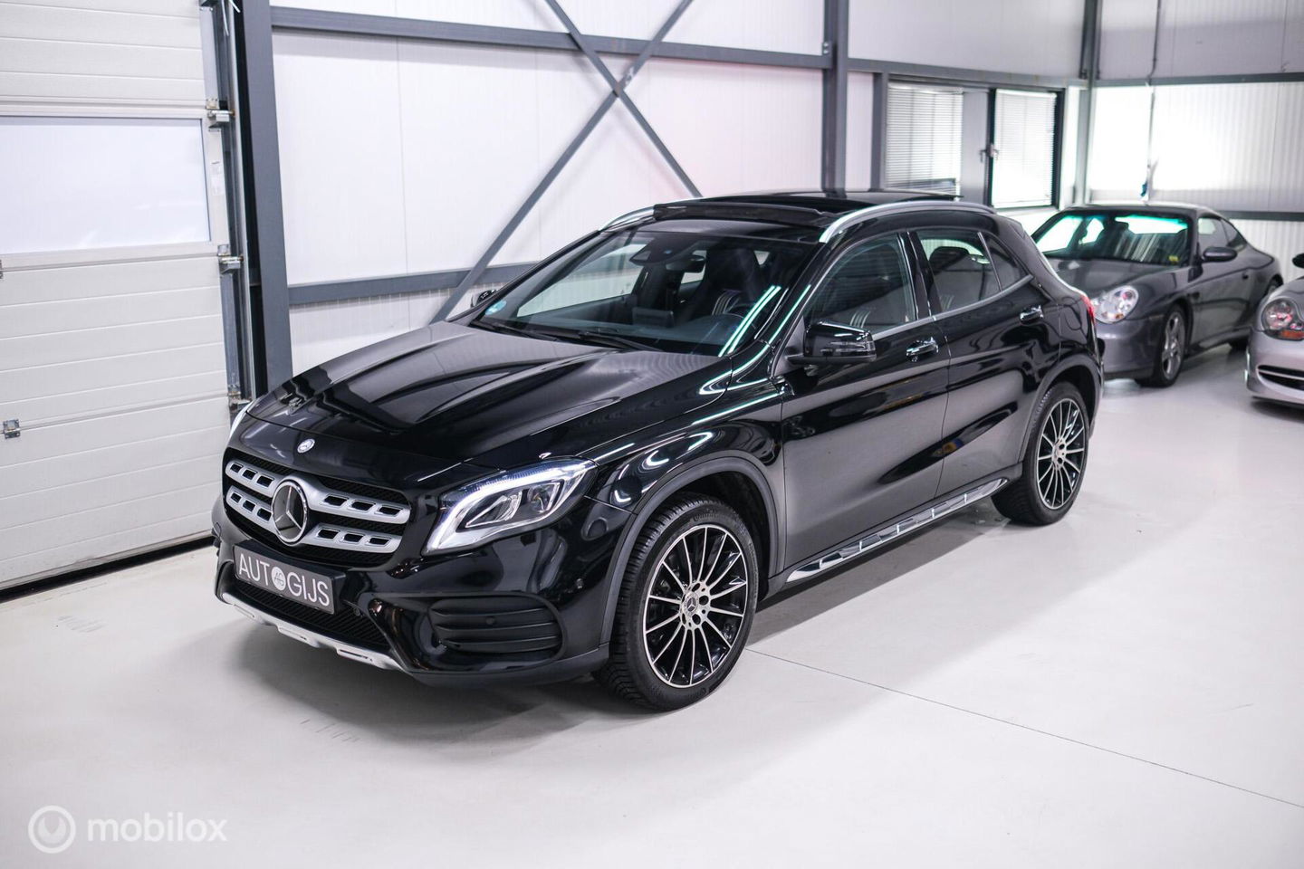 Mercedes-Benz GLA 250 4Matic Premium Plus AMG | Panorama | Adaptive cruise | Camera | All Seasons | Trekhaak | LED | Stoelverwarming | rijklaarpri